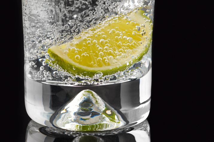 Lime and bubbles in a gin and tonic