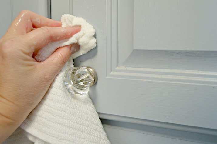 Homemade kitchen cabinet cleaner