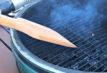 4 ways to safely clean grill grates
