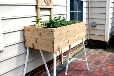 elevated garden planter DIY tutorial