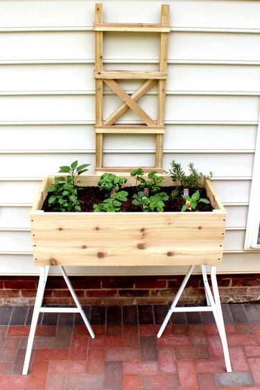 how to make an elevated garden planter tutorial