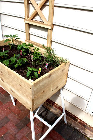 DIY standing cedar box planter tutorial